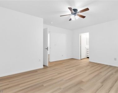 5354 Aurora Beam Avenue - Photo Thumbnail 9