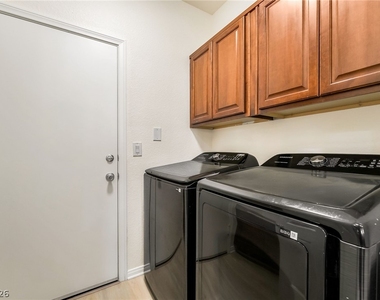 1153 Orphington Court - Photo Thumbnail 9