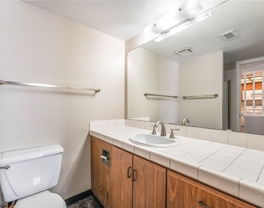3823 S Maryland Parkway - Photo Thumbnail 25
