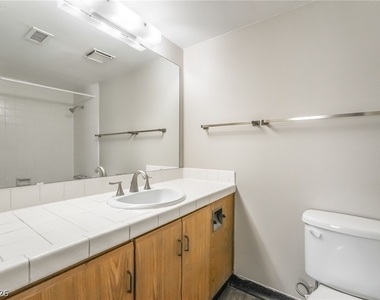 3823 S Maryland Parkway - Photo Thumbnail 21