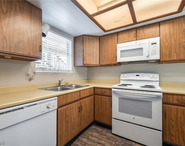 3823 S Maryland Parkway - Photo Thumbnail 11