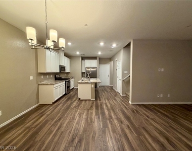 771 Estate Country Avenue - Photo Thumbnail 2