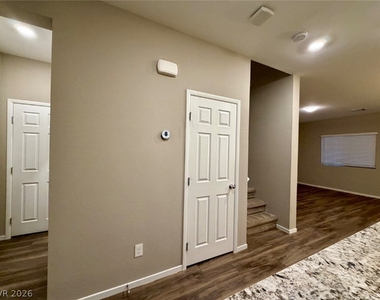 771 Estate Country Avenue - Photo Thumbnail 14