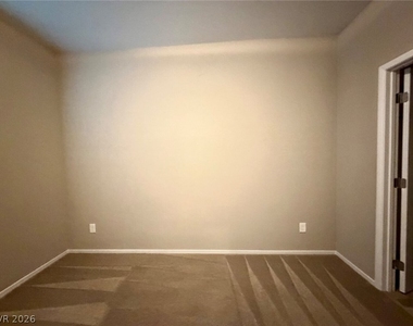771 Estate Country Avenue - Photo Thumbnail 40