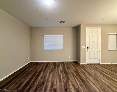 771 Estate Country Avenue - Photo Thumbnail 5