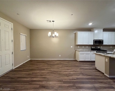 771 Estate Country Avenue - Photo Thumbnail 3