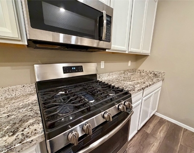 771 Estate Country Avenue - Photo Thumbnail 10