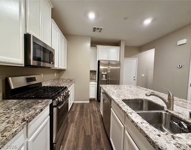 771 Estate Country Avenue - Photo Thumbnail 9