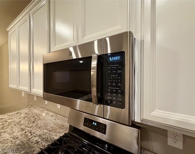 771 Estate Country Avenue - Photo Thumbnail 11