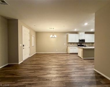 771 Estate Country Avenue - Photo Thumbnail 6