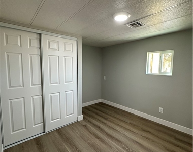 2590 N Murphy Street - Photo Thumbnail 24