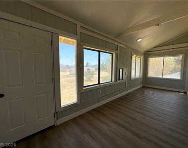 2590 N Murphy Street - Photo Thumbnail 21