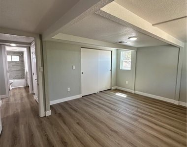 2590 N Murphy Street - Photo Thumbnail 28