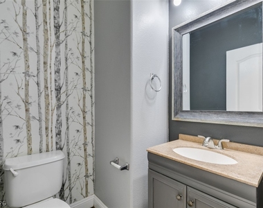 8365 Rygate Avenue - Photo Thumbnail 9