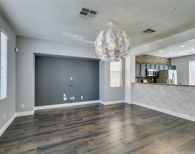 8365 Rygate Avenue - Photo Thumbnail 2