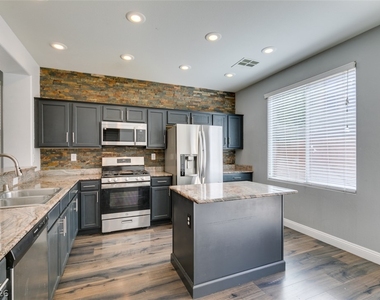 8365 Rygate Avenue - Photo Thumbnail 7