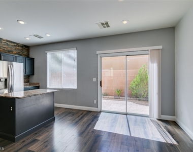 8365 Rygate Avenue - Photo Thumbnail 4
