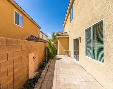 8365 Rygate Avenue - Photo Thumbnail 20