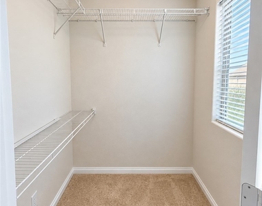 8432 Viansa Loma Avenue - Photo Thumbnail 11