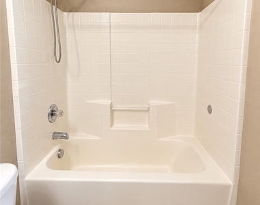 8432 Viansa Loma Avenue - Photo Thumbnail 15