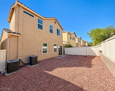 8432 Viansa Loma Avenue - Photo Thumbnail 16