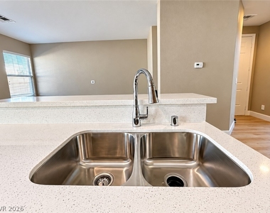 8432 Viansa Loma Avenue - Photo Thumbnail 3