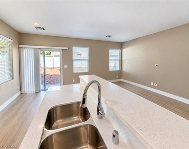 8432 Viansa Loma Avenue - Photo Thumbnail 5