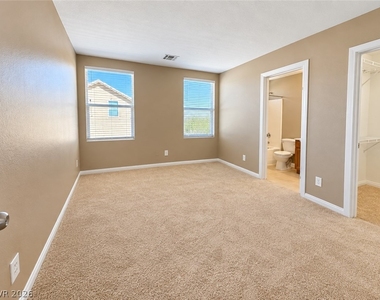 8432 Viansa Loma Avenue - Photo Thumbnail 10
