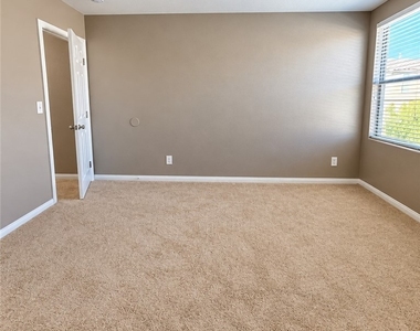 8432 Viansa Loma Avenue - Photo Thumbnail 9