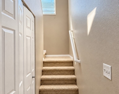 8432 Viansa Loma Avenue - Photo Thumbnail 6