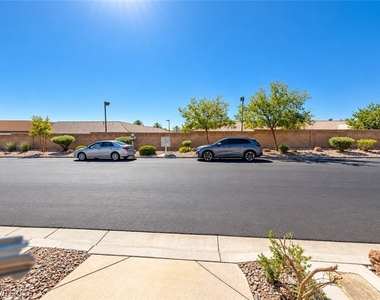 8432 Viansa Loma Avenue - Photo Thumbnail 17