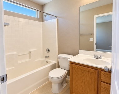 8432 Viansa Loma Avenue - Photo Thumbnail 13