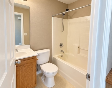 8432 Viansa Loma Avenue - Photo Thumbnail 12