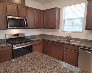 6088 Rose Springs Avenue - Photo Thumbnail 10