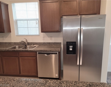 6088 Rose Springs Avenue - Photo Thumbnail 9