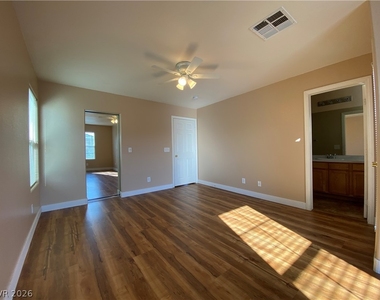9212 Millikan Avenue - Photo Thumbnail 7