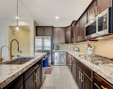 5880 Glory Heights Drive - Photo Thumbnail 4