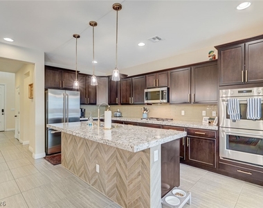 5880 Glory Heights Drive - Photo Thumbnail 2