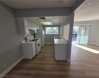 1405 Vegas Valley Drive - Photo Thumbnail 15