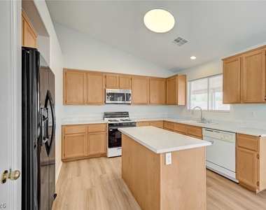 5016 Rancher Avenue - Photo Thumbnail 23