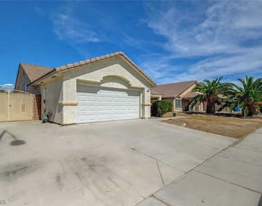 5016 Rancher Avenue - Photo Thumbnail 2