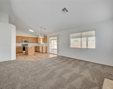 5016 Rancher Avenue - Photo Thumbnail 14