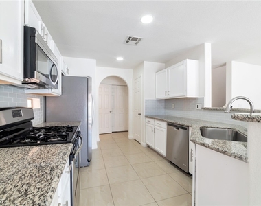 9632 Gatesville Avenue - Photo Thumbnail 7