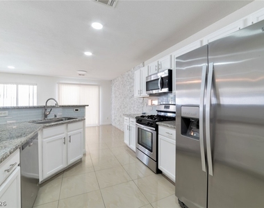9632 Gatesville Avenue - Photo Thumbnail 9