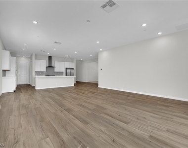 92 Ibiza Lake Drive - Photo Thumbnail 21
