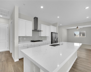 92 Ibiza Lake Drive - Photo Thumbnail 15