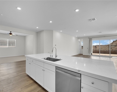92 Ibiza Lake Drive - Photo Thumbnail 14