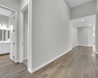 92 Ibiza Lake Drive - Photo Thumbnail 4