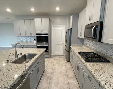 4041 Sweet Violet Court - Photo Thumbnail 3