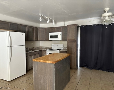 2929 Elm Avenue - Photo Thumbnail 3